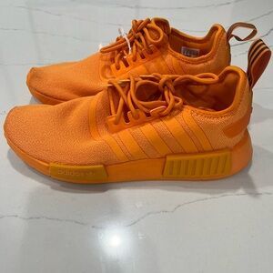 Like new!! Women’s Adidas size 8